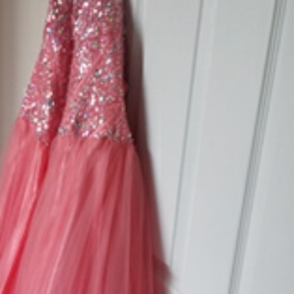 Dress - Picture 2 of 4